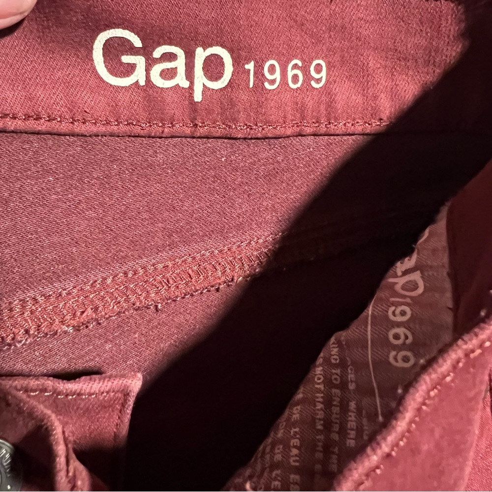GAP Women's Resolution True Skinny Jeans in Rich Burgundy - Picture 3 of 5